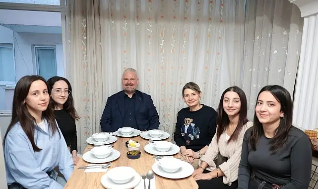 Başkan Pehlivan, öğrencilerin iftar sofrasına konuk oldu