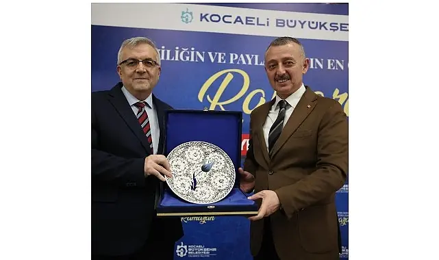 Büyükakın, Fransa dönüşü  sağlık çalışanlarıyla iftar yaptı