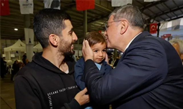Büyükşehir’in iftar sofrası bu kez Karabağlar’da kuruldu