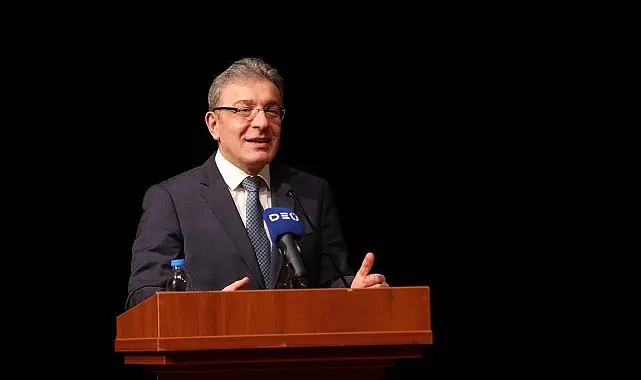 DEÜ’DE Tiyatro Coşkusu: Muhsin Ertuğrul ve Suat Taşer Ödülleri Sahiplerini Buldu