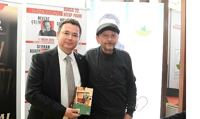 Şair ve yazar Nevzat Çelik okurlarıyla Osmangazi standında buluştu