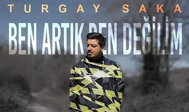 Turgay Saka hem söyledi hem besteledi hem de yönetti