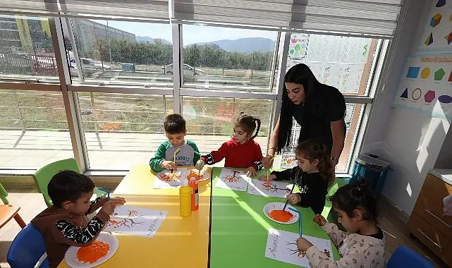 Efes Selçuk’ta tarım işçisi kadınların çocukları Deppo Efes Masal Evi’ne emanet