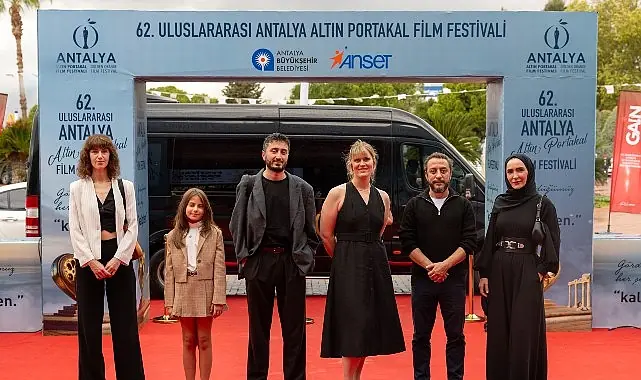 Ulusal Yarışmanın İki Finalisti; “Tavşan İmparatorluğu” ve “Aldığımız Nefes” Antalya’da Seyirciyle Buluştu